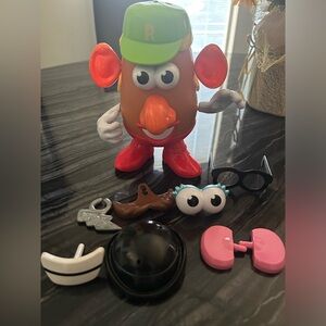 Mr/Mrs Potato Head with extra accessories